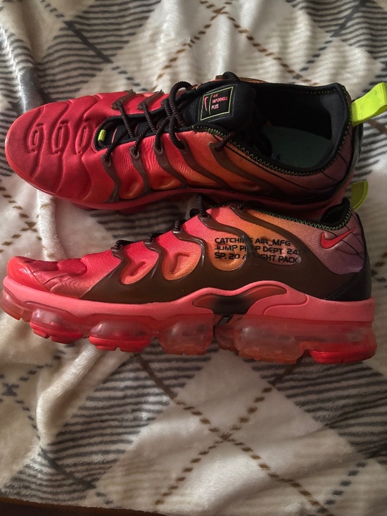 nike air vapormax plus flight pack black and pink main image 4